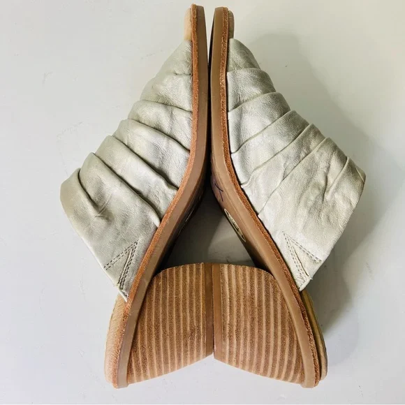 SOFFT CHRISSIE RUCHED LEATHER CHUNKY HEEL MULES SLIDES SIZE 9.5 NWOT - Picture 6 of 10